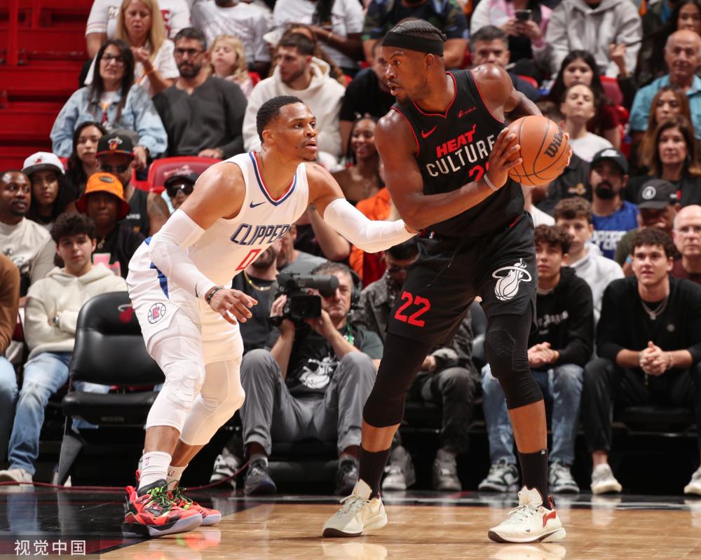 足球比赛中 足球比赛中