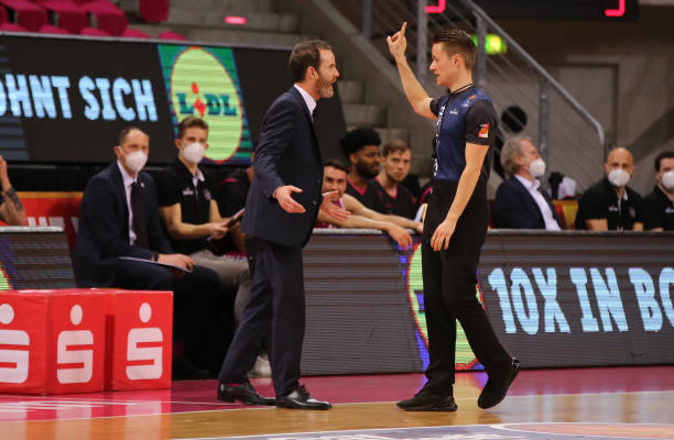 多年轻人 多年轻人