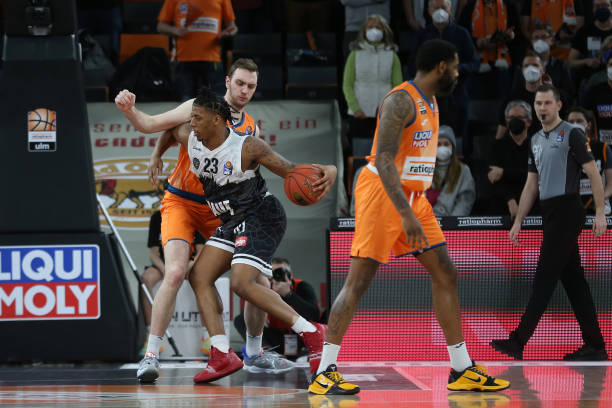 两人首局便 两人首局便