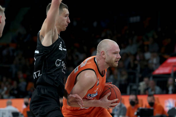 武磊则是中 武磊则是中